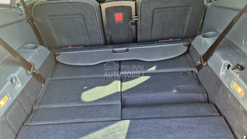 Ford Grand C-Max 1.6TDCI 7 S E D