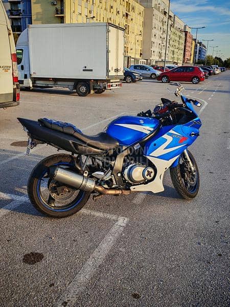 Suzuki GS 500F