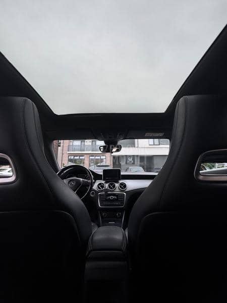 Mercedes Benz CLA 200 1.8