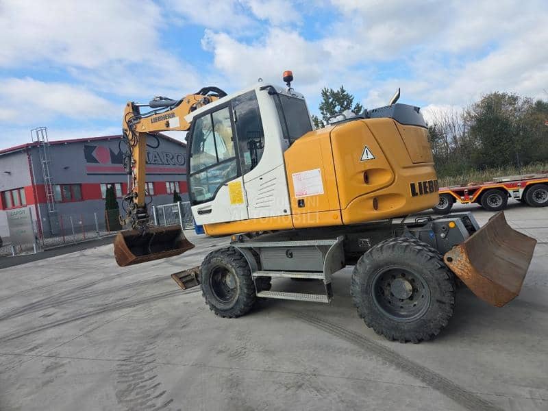 Liebherr 912  COMPACT