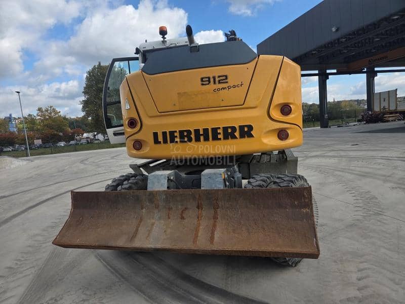 Liebherr 912  COMPACT
