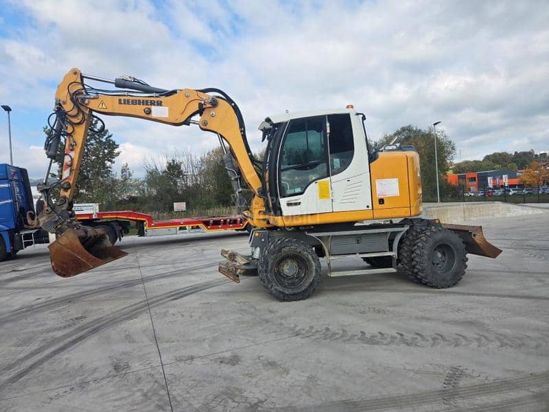 Liebherr 912  COMPACT