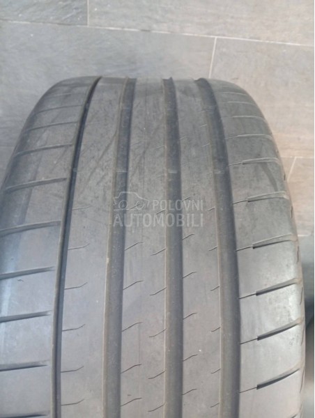 Bridgestone 295/35 R21 Letnja
