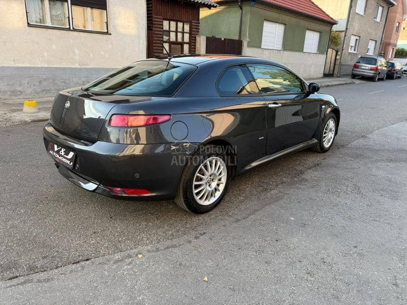 Alfa Romeo GT 1.9 JTD/TOOP/GT/ Alfa Romeo GT 1.9 JTD/TOOP/GT/