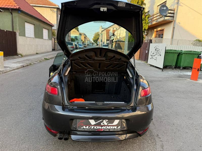 Alfa Romeo GT 1.9 JTD/TOOP/GT/ Alfa Romeo GT 1.9 JTD/TOOP/GT/