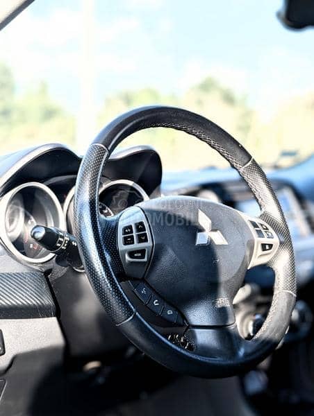 Mitsubishi Lancer INVITE