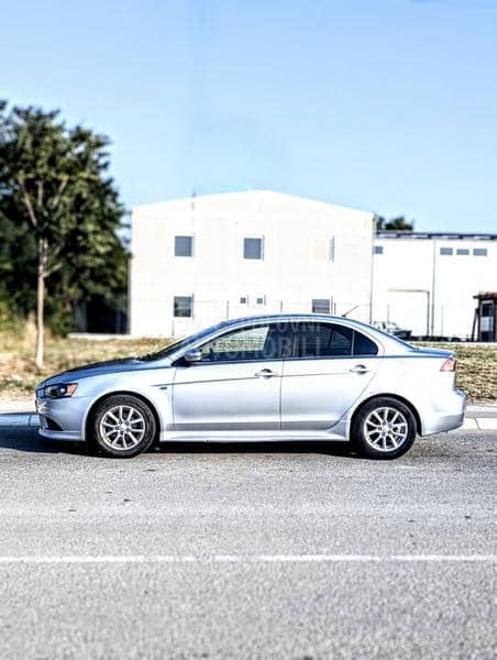 Mitsubishi Lancer INVITE