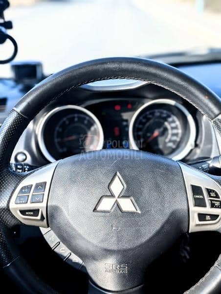 Mitsubishi Lancer INVITE