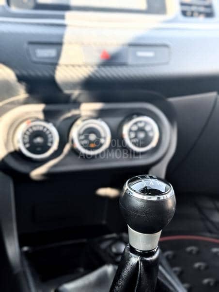 Mitsubishi Lancer INVITE