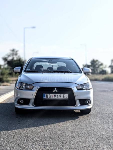 Mitsubishi Lancer INVITE