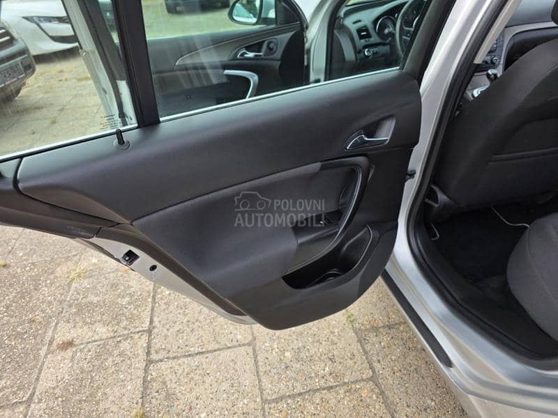 Opel Insignia 2.0cdti  SERVISN A Opel Insignia 2.0cdti  SERVISN A