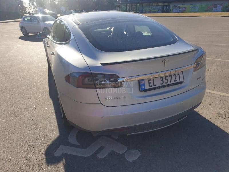 Tesla Model S P 85