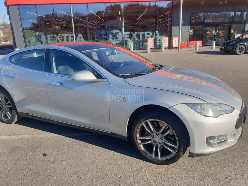 Tesla Model S P 85