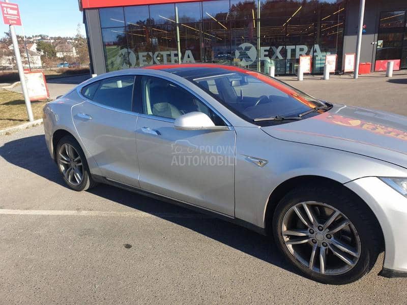 Tesla Model S P 85