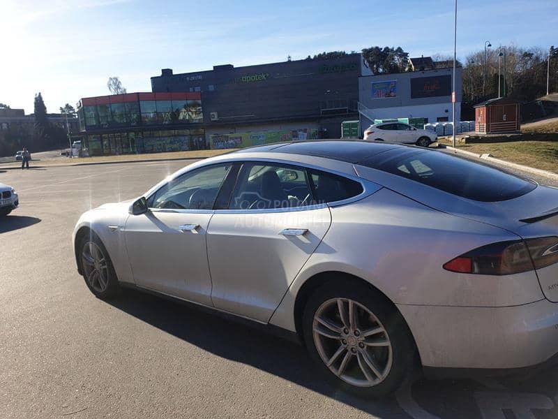 Tesla Model S P 85