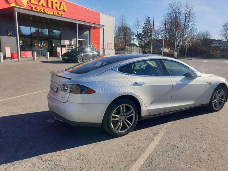 Tesla Model S P 85