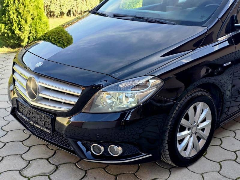 Mercedes Benz B 180 PREMIUM