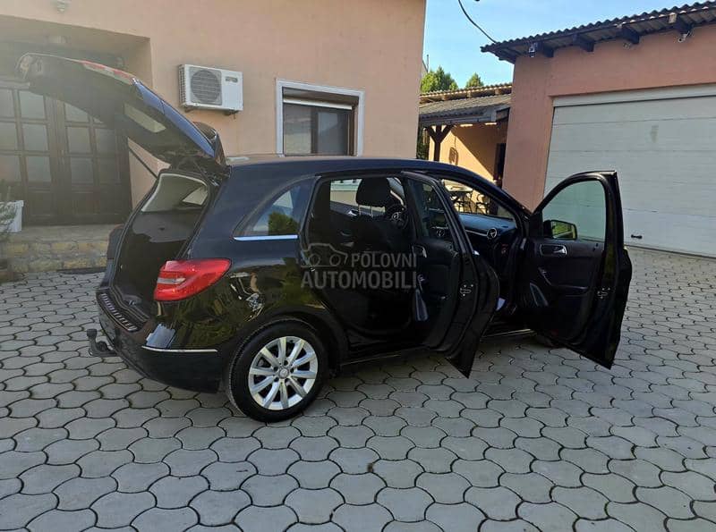 Mercedes Benz B 180 PREMIUM