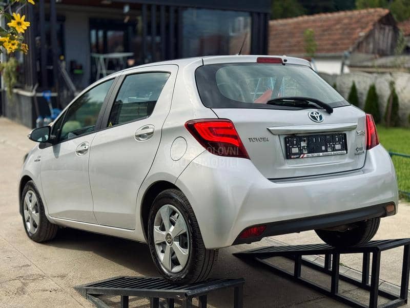 Toyota Yaris 1VL/HIBRID/VVT-i Toyota Yaris 1VL/HIBRID/VVT-i
