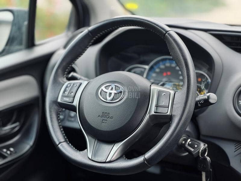 Toyota Yaris 1VL/HIBRID/VVT-i Toyota Yaris 1VL/HIBRID/VVT-i