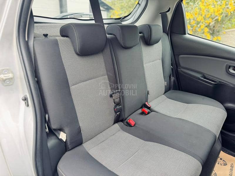 Toyota Yaris 1VL/HIBRID/VVT-i Toyota Yaris 1VL/HIBRID/VVT-i