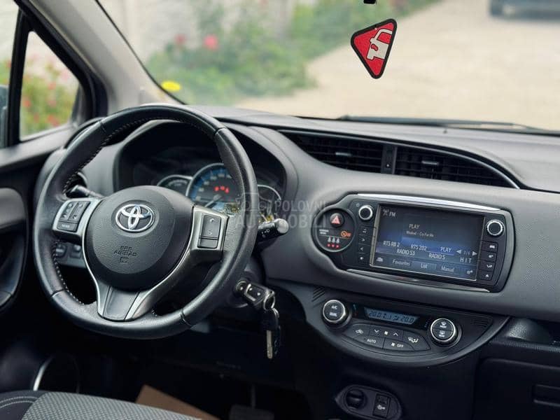 Toyota Yaris 1VL/HIBRID/VVT-i Toyota Yaris 1VL/HIBRID/VVT-i