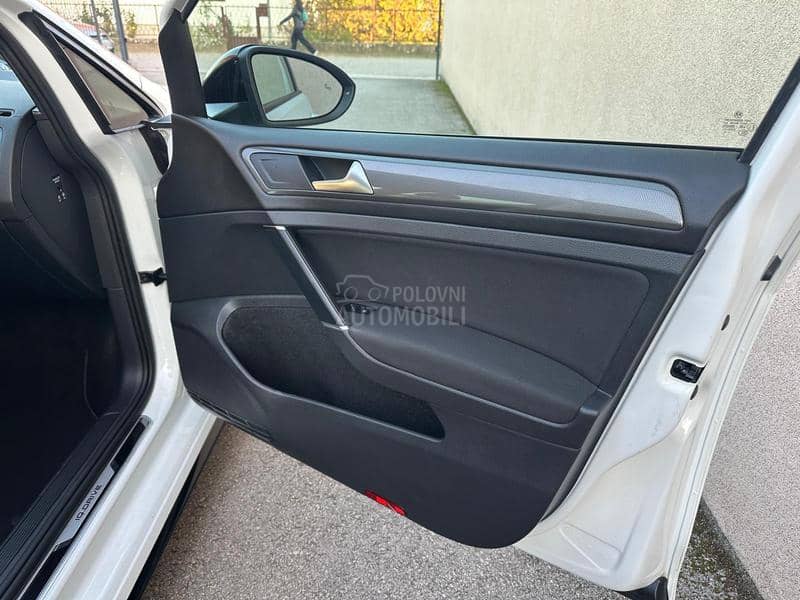 Volkswagen Golf 7 1.6/R-Line/Virtual Volkswagen Golf 7 1.6/R-Line/Virtual