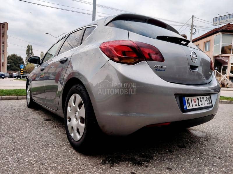 Opel Astra J 