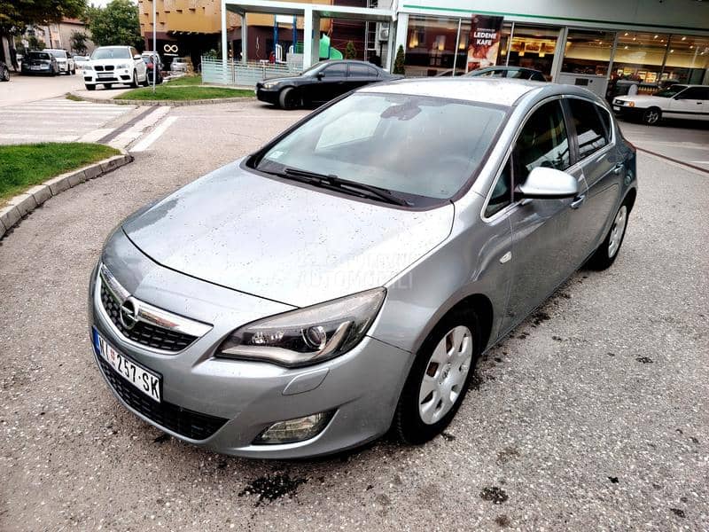 Opel Astra J 
