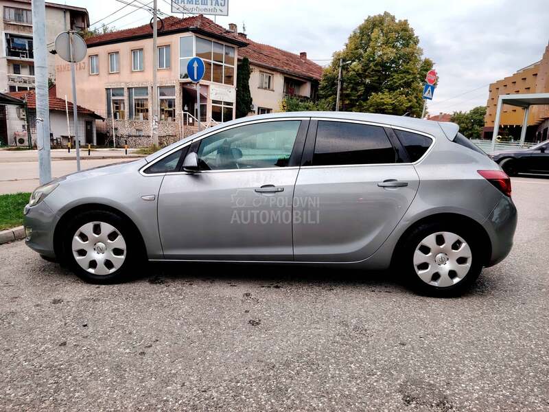 Opel Astra J 