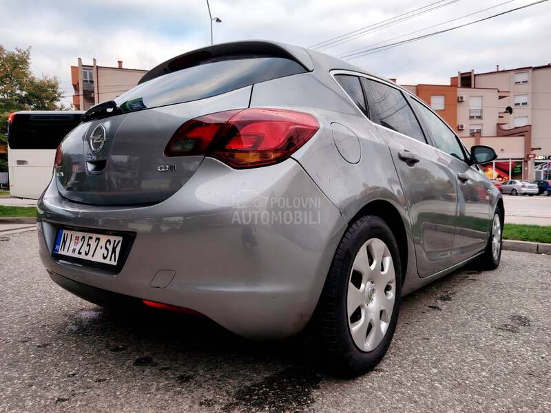 Opel Astra J 