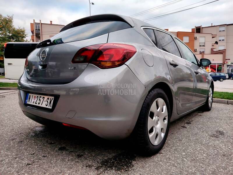 Opel Astra J 