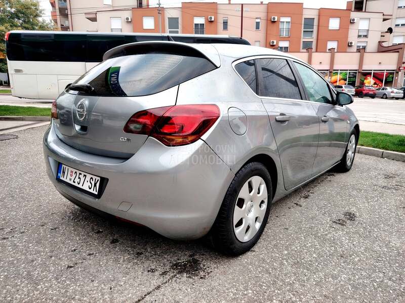 Opel Astra J 