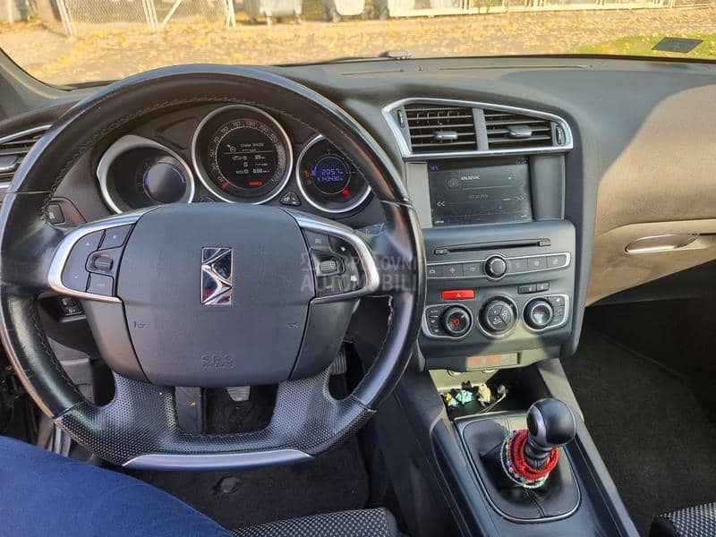 DS 4 