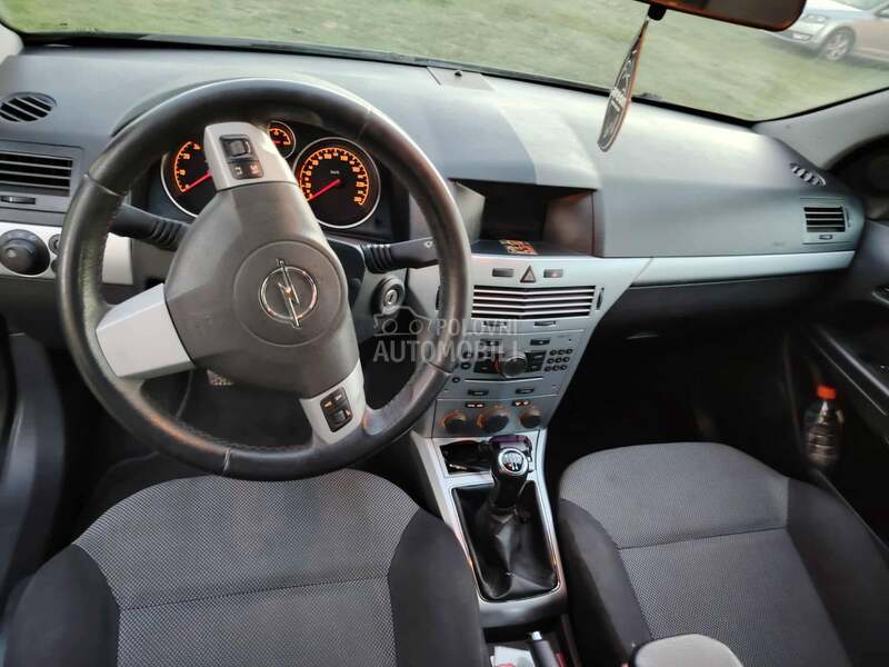 Opel Astra H 1.6 GTC