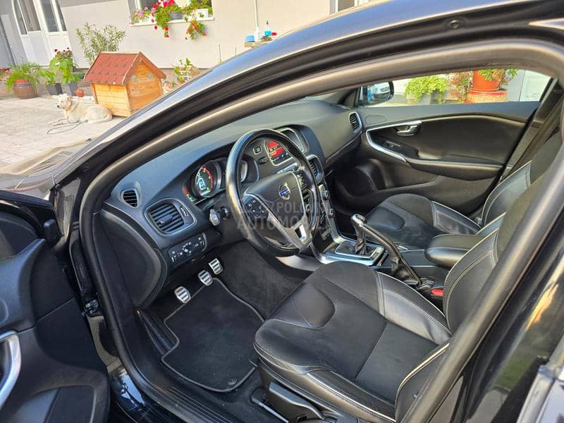 Volvo V40 2.0 D4//F-ULL// Volvo V40 2.0 D4//F-ULL//