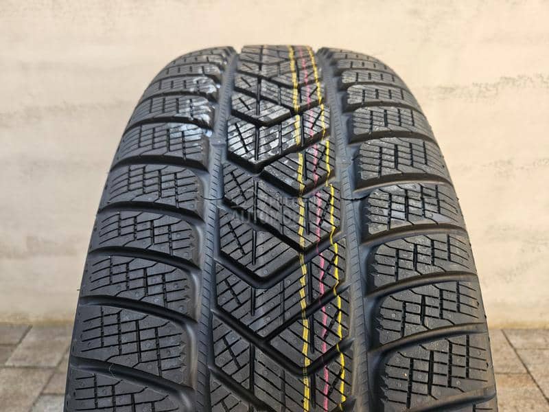 Pirelli 235/60 R18 Zimska