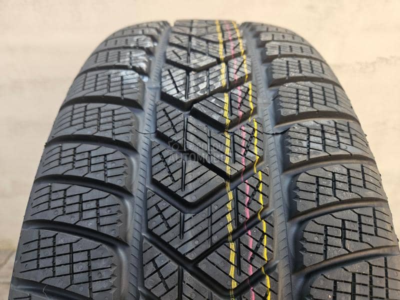 Pirelli 235/60 R18 Zimska