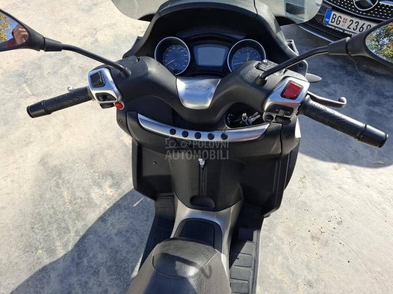 Piaggio MP3 LT B kategorija