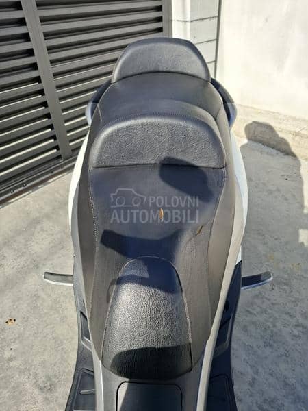 Piaggio MP3 LT B kategorija