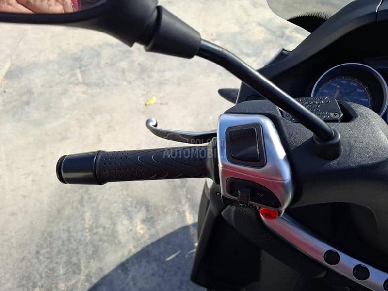 Piaggio MP3 LT B kategorija