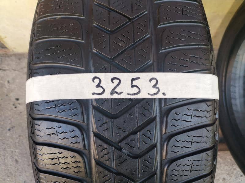 Pirelli 215/55 R17 Zimska