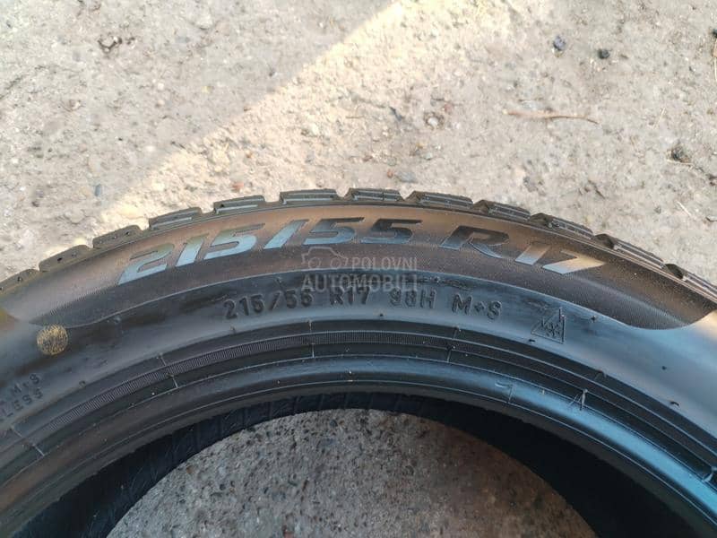 Pirelli 215/55 R17 Zimska