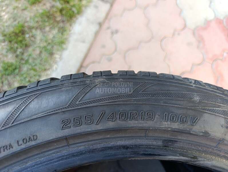 Falken 255/40 R19 Zimska