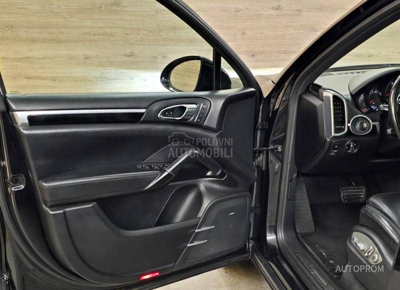 Porsche Cayenne 3.0d LED/VAZDUH