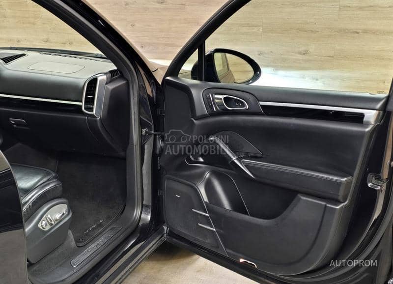 Porsche Cayenne 3.0d LED/VAZDUH