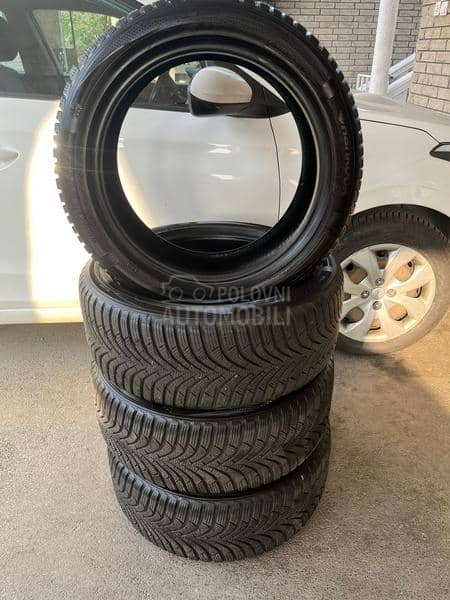 Hankook 225/45 R17 Zimska