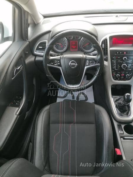 Opel Astra J 1.4i SELECTION CH