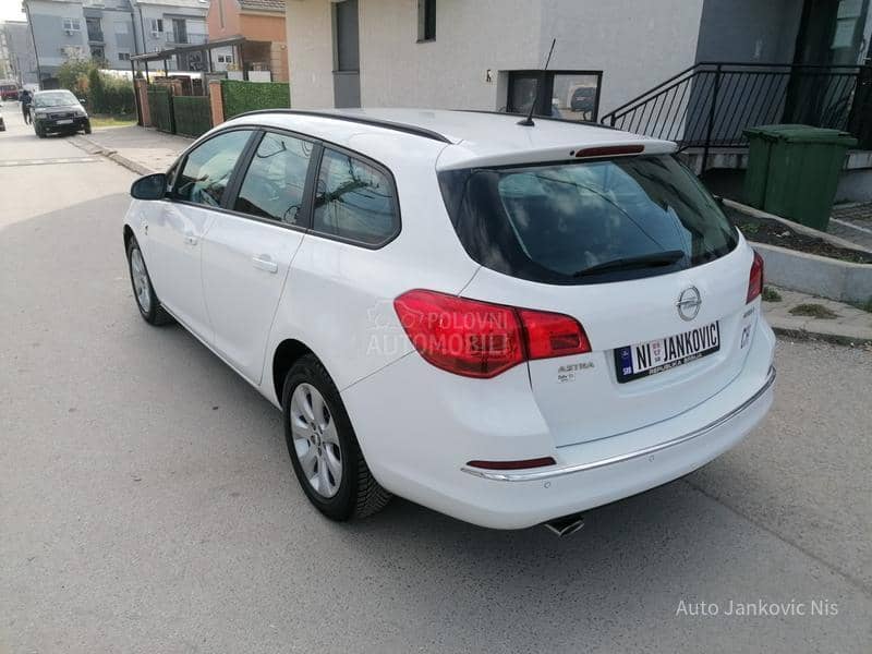 Opel Astra J 1.4i SELECTION CH