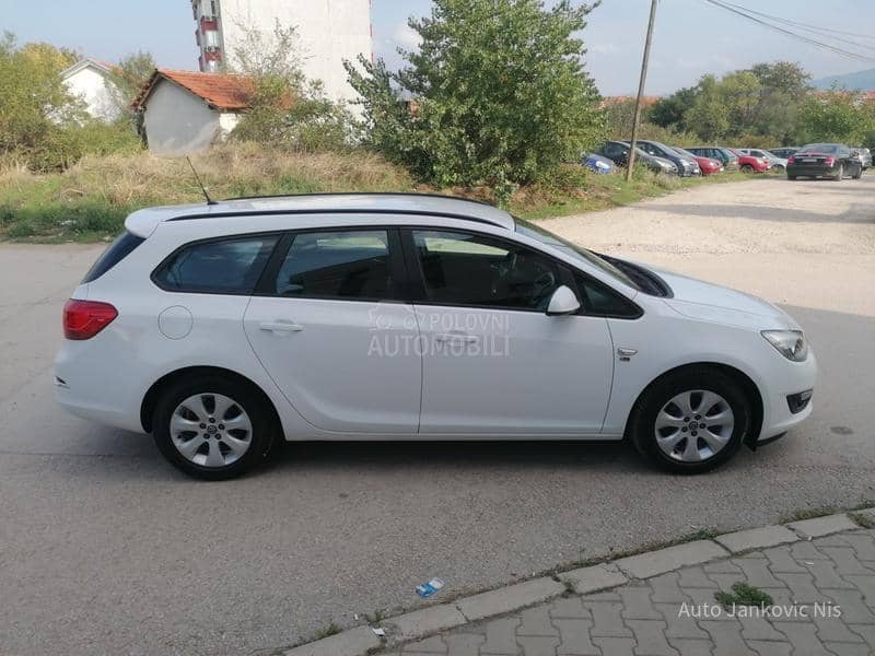 Opel Astra J 1.4i SELECTION CH